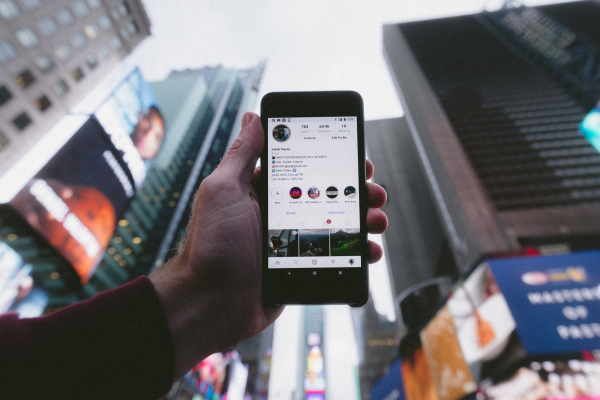 Ban, Unfollow, Block and the Other Ways to Survive in the Fake News Era Ban, Unfollow, Block and the Other Ways to Survive in the Fake News Era