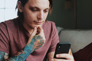 What Mobile Apps Do with Your Data behind Your Back What Mobile Apps Do with Your Data behind Your Back