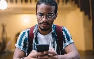 can someone track your address from your phone number